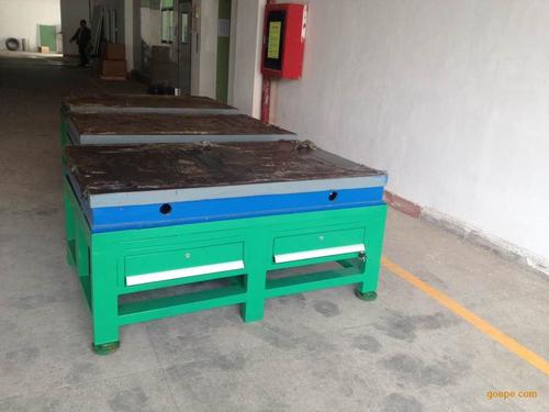 鑄鐵工作臺(tái)、專業(yè)檔案柜與量具在現(xiàn)代辦公與工業(yè)場(chǎng)景中的核心作用